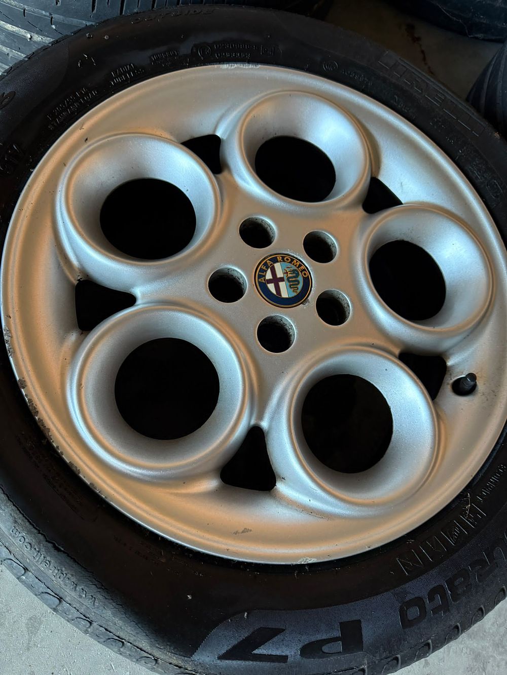 ALFA ROMEO 156 - FOUR ALLOY WHEELS WITH TIRES. 4alloy wheels with P7 Pirelli belted tires 
Alfa 