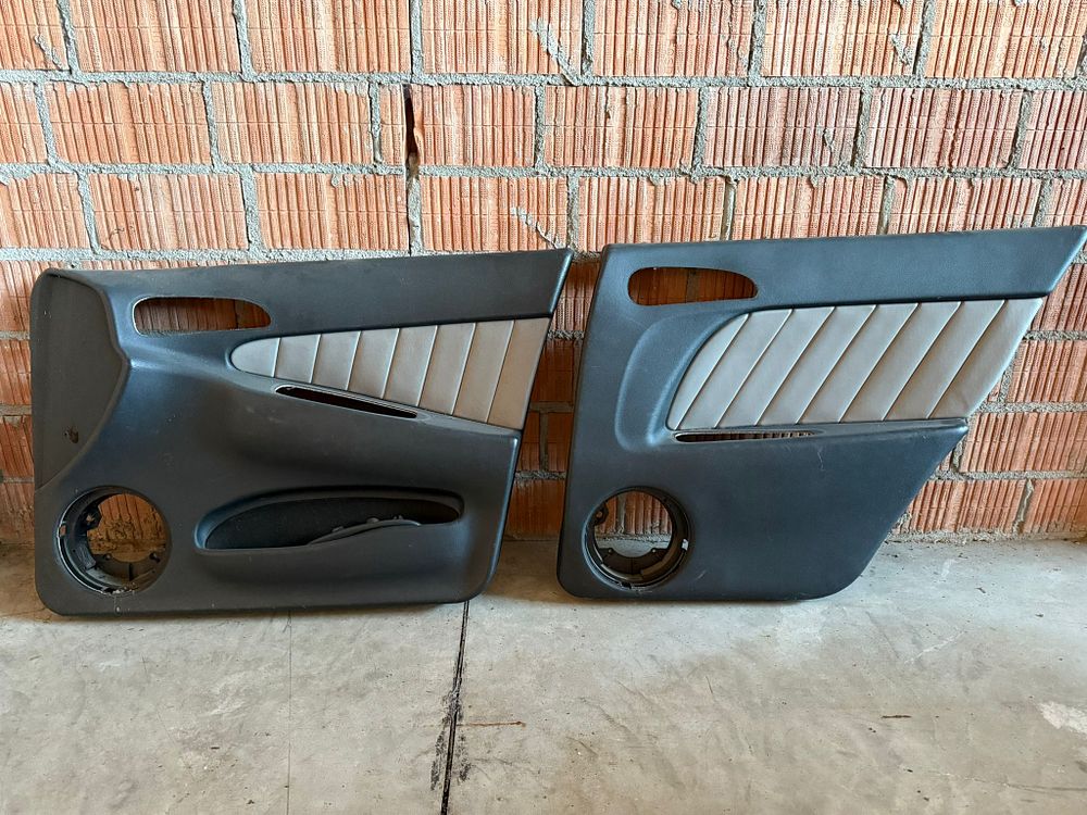 ALFA ROMEO 156 - FOUR SEATS AND FOUR DOORS. Alfa 156 
4 leather seats 
4 doors leather interior 