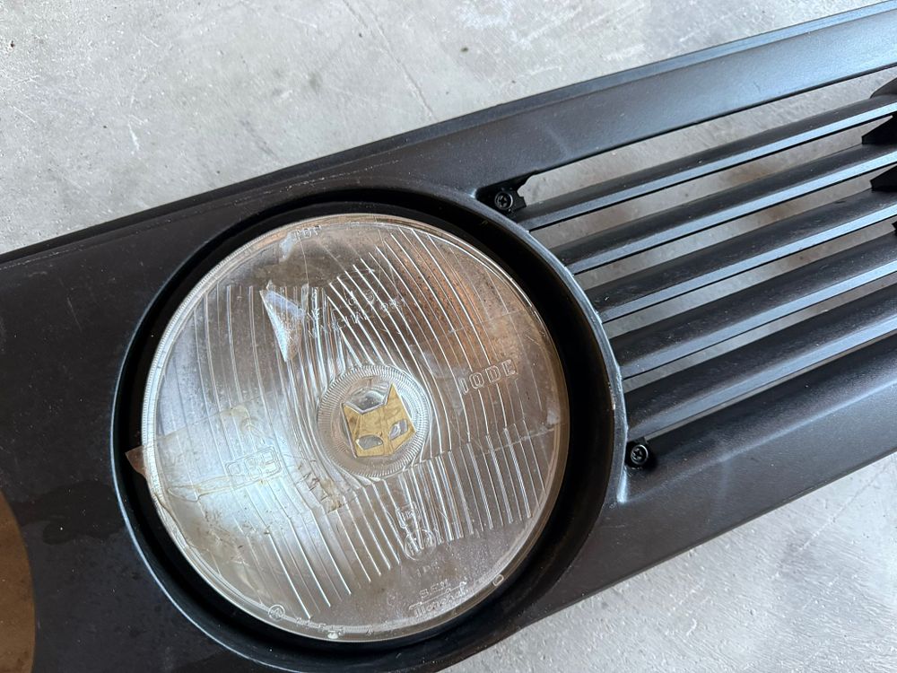 VOLKSWAGEN GOLF SECOND SERIES - GRILLE WITH HEADLIGHTS. Beautiful grille with headlights from 