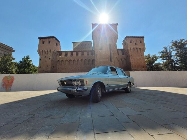 FIAT 130 BERLINA. Fiat 130 BERLINA 
2800 
ZF automatic transmission 
Engine and gearbox 