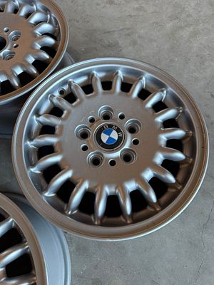 BMW 3 Series E36 ALLOY WHEELS. 15' alloy wheels 
BMW 3 Series E36 
1990-1994 
Excellent Condition 