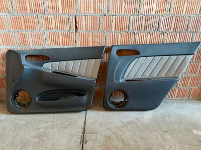 ALFA ROMEO 156 - FOUR SEATS AND FOUR DOORS. Alfa 156 
4 leather seats 
4 doors leather interior 