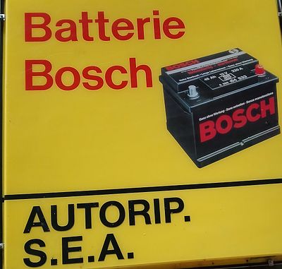 LUMINOUS SIGN - BOSCH BATTERIES. Beautiful single-sided, bright sign, BOSCH BATTERIES. 