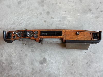 JAGUAR - BRIAR WOOD DASHBOARD. Dashboard in good condition 
AUCTION HOUSE COMMISSION: 23% OF THE 