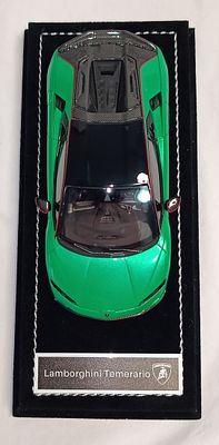 LAMBORGHINI TEMERARIO ALLEGGERITA PACKAGE VERDE MERCURIO, SCALA 1:43. LookSmart &egrave; l’azienda 