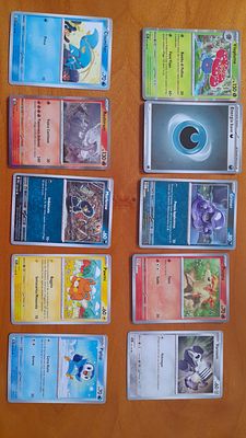 POKEMON - 143 CARTE (COMUNI \ NON COMUNI, RARE E REVERSE). 143 CARTE - LOTTO UNICO 
Della 