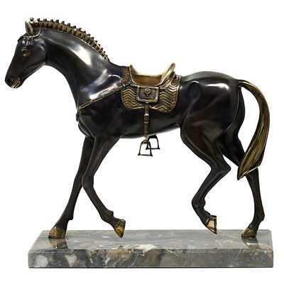 Бронзовая скульптура "Лошадь". Бронзовая скульптура лошади символизирует не только красоту и 