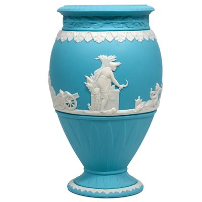 Wedgwood ваза с Деметрой, Англия, 1980-е гг. Бисквитный фарфор 
идеальная сохранность 
Фирма 