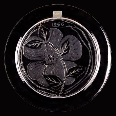Lalique коллекционная тарелка 1966 г. &laquo;Dream rose&raquo; / &laquo;Роза мечты&raquo;
Франция. Д.: 21 см. 
клеймо: 