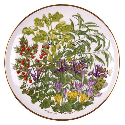 Wedgwood тарелка "Февраль" из коллекции "Цветы года", Англия, 1977 г. д.: 27 см 
фарфор, деколь 