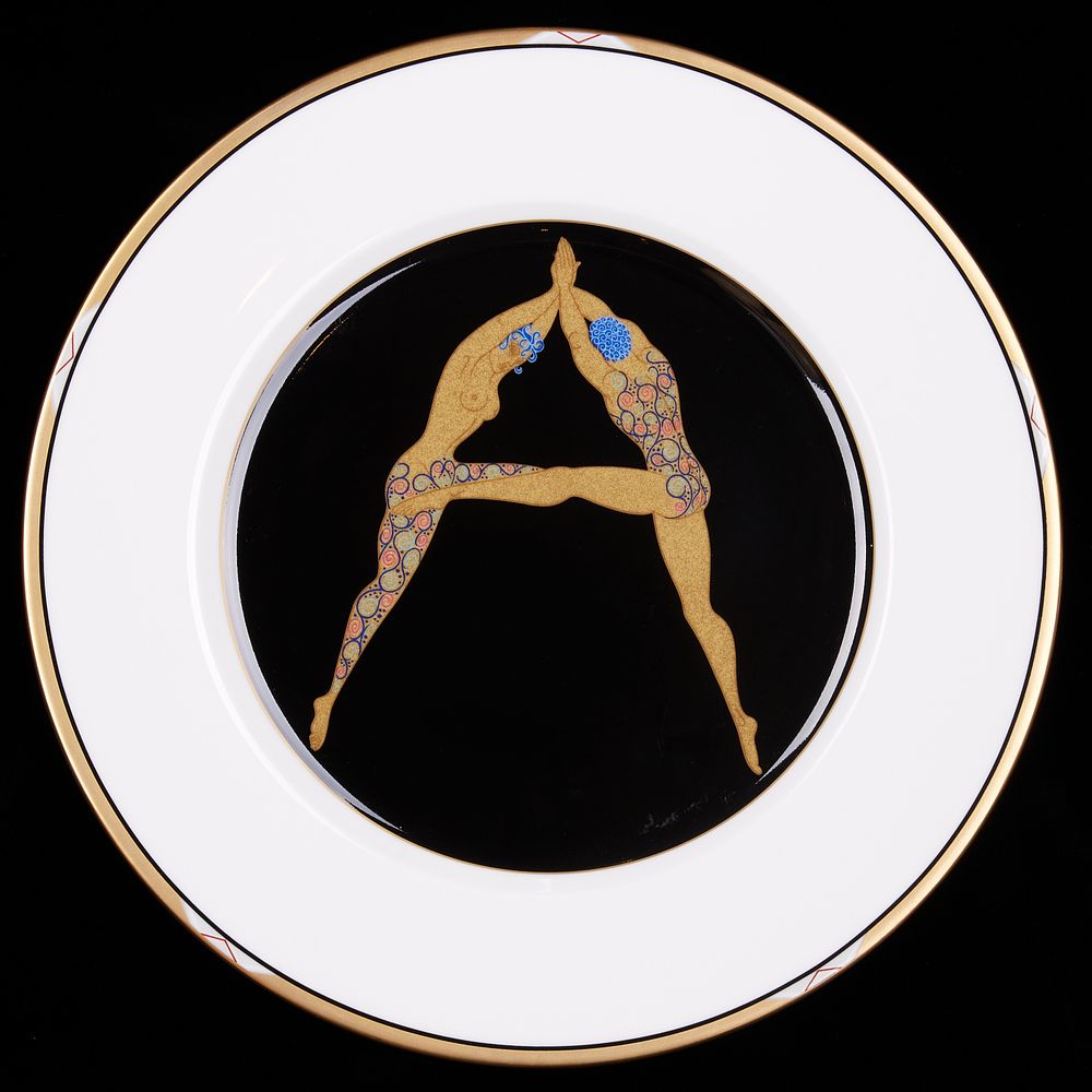 Erte коллекционная тарелка буква &laquo;А&raquo;, 
1980-е гг., США . Стиль ар-деко 
Диаметр: 30 см 
фарфор 
