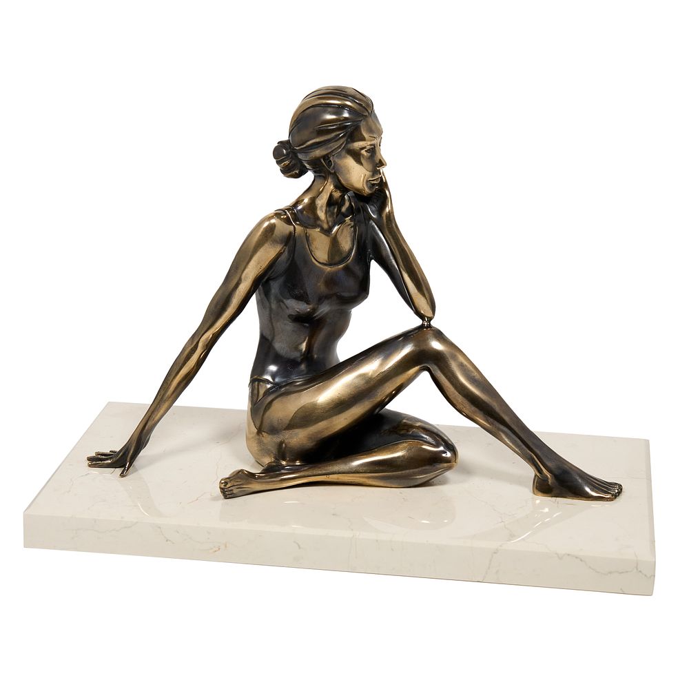 Бронзовая скульптура &laquo;Девушка в купальнике&raquo;. Эта нежная скульптура воплощает образ прекрасной 