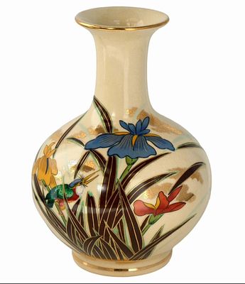 Ваза с изображением Ирисов и птиц, Китай, 1970-е гг. 1970-е гг. Высота: 20 см клеймо на основании