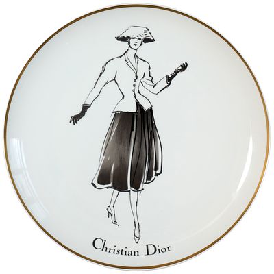 Коллекционная тарелка Christian Dior "New Look", Франция. Всё началось в 1946 году: дизайнер 