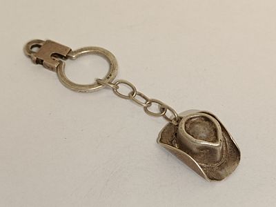 Cowboy hat motif keychain, 16.6g