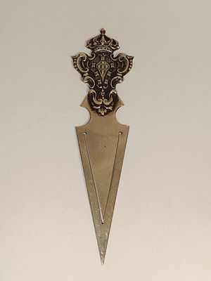 Antique silver eagle bookmark with coat of arms, 9.2g 
9.5cm length