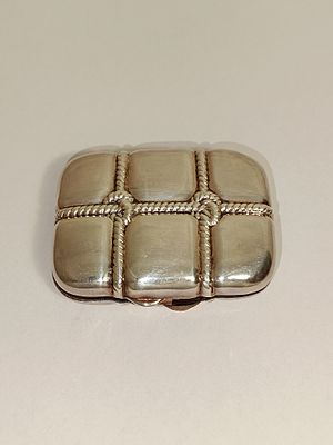 Silver pastry box with rope motifs, 30.7g