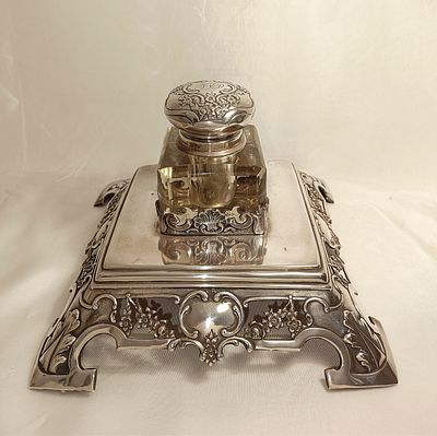 Boar silver inkwell (1887-1937) with glass, 300g silver 
22cm width 
20.5cm length 