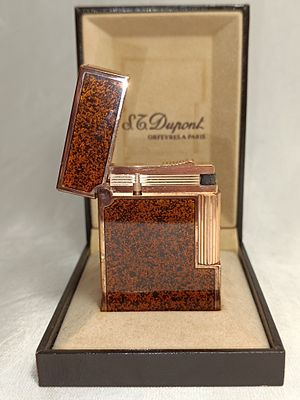 DUPONT lighter with Chinese seal and box