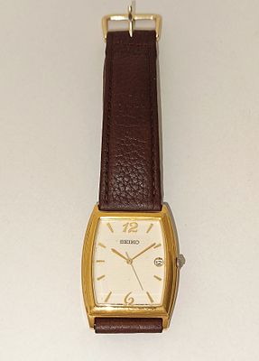 Rel&oacute;gio de pulso Tissot em plaqu&ecirc; com bracelete em pele