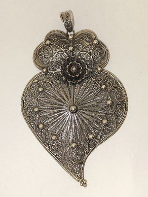 Pendente de Cora&ccedil;&atilde;o de Viana tradicional portugu&ecirc;s em prata filigrana 925% com 10 cm, 19.7gr