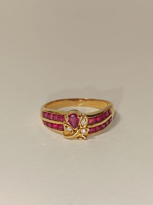 Anel em ouro 750% com rubis e diamantes, 4.3gr 
Medida 18