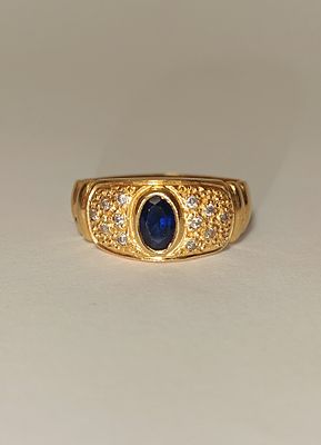 Anel em ouro 800% com diamantes e safira, 4gr 
Medida 19