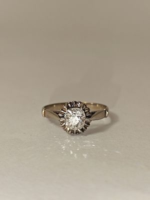 Anel em ouro branco 800% "II" com diamante de aprox. 0.50cts, 2.1gr 
Medida 13