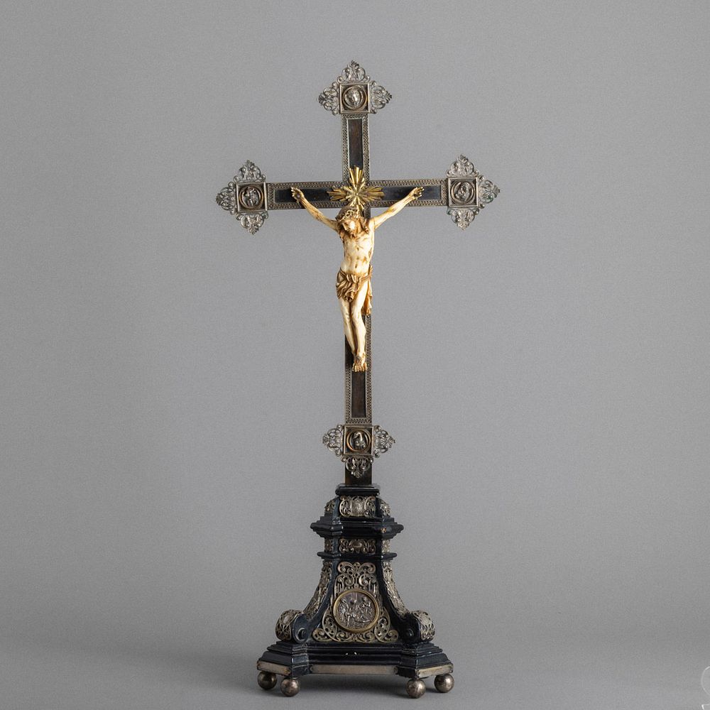 Leiloeira C&ocirc;rte Real | Auction 6 | Antiques & Works of Art