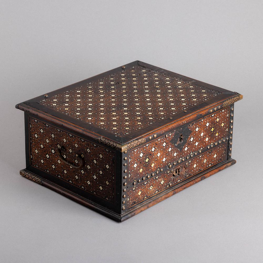 Leiloeira C&ocirc;rte Real | Auction 7 | Antiques & Works of Art