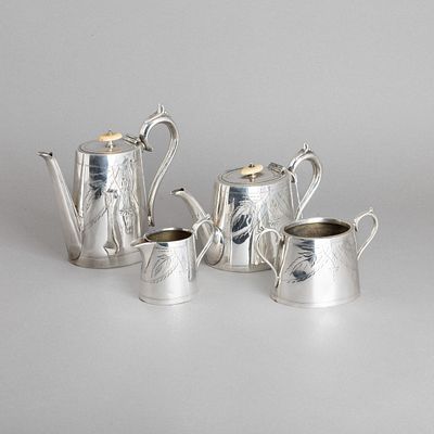 SERVI&Ccedil;O DE CH&Aacute; E CAF&Eacute;. Em metal prateado, decoração relevada "elementos 