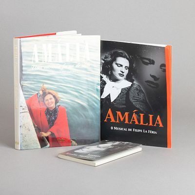 DOIS LIVROS E UMA REVISTA. Amália, uma estranha forma de Vida de Vítor
