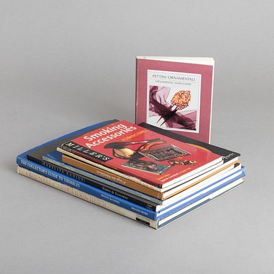 OITO LIVROS. Sobre temas diversos, carpetes, dedais, rádios, relógios