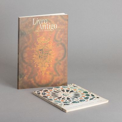 DOIS LIVROS. Casa Museu Frederico de Freitas - Azulejos e Livro Antigo, Museu de Aveiro. Sinais