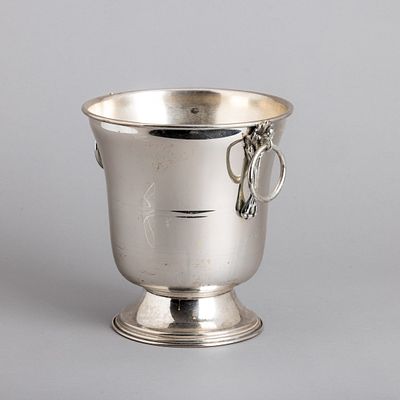 FRAPP&Eacute;. Em metal prateado, decoração lisa, pegas relevadas com argolas Sinais de uso 