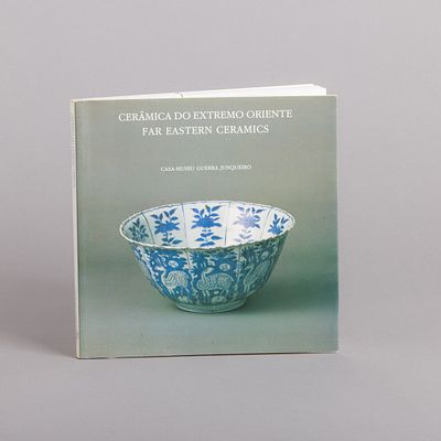 CER&Acirc;MICA DO EXTREMO ORIENTE. Livro profusamente ilustrado de Oliver R Impey. Casa Museu 