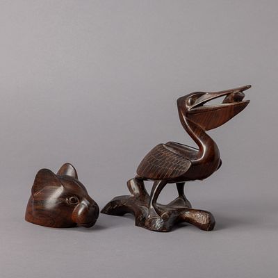 CABE&Ccedil;A DE PANTERA E PELICANO. Esculturas em madeira. Weil Art, Panam&aacute;. Sinais de uso.Dim.: 7,5 e 