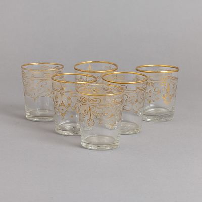 CONJUNTO DE SEIS COPOS D. MARIA. Em vidro decora&ccedil;&atilde;o gravada a &aacute;cido e a dourado "grinaldas". 