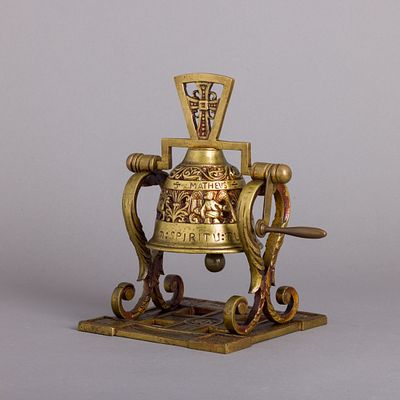 CAMPAINHA ECLESI&Aacute;STICA. Em bronze, decora&ccedil;&atilde;o relevada e vazada "Os Quatro Evangelistas". Sinais 