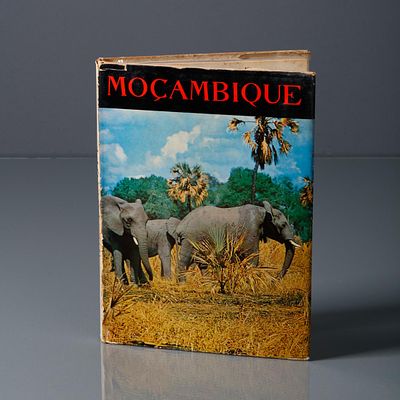 MO&Ccedil;AMBIQUE. Texto e Dire&ccedil;&atilde;o Art&iacute;stica por Dr. Frederic P. Marjay, estudo introdut&oacute;rio por Otto 