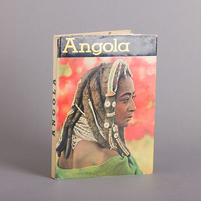 ANGOLA. Texto e Dire&ccedil;&atilde;o Art&iacute;stica por Dr. Frederic P. Marjay, fotografia por Hermann Weisweiler. 