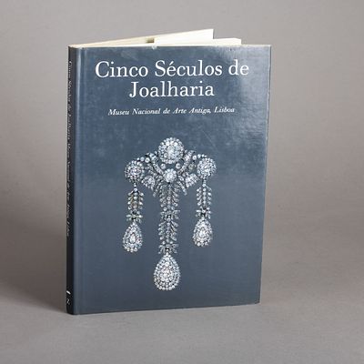 CINCO S&Eacute;CULOS DE JOALHARIA. Por Leonor d'Orey. Museu Nacional de Arte Antiga e Banco de Portugal 