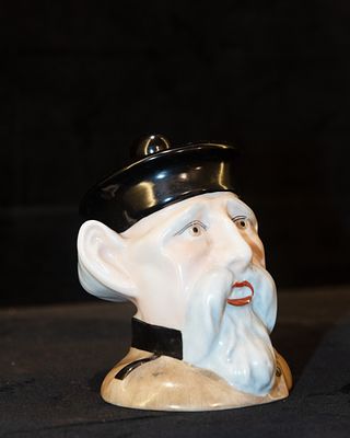 Vista Alegre - ‘Mandarin’ toothpick holder. Porcelain toothpick holder from the ‘Mandarim’ 