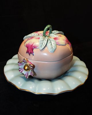 Vista Alegre - Tureen and Plate. Pomegranate-shaped porcelain dish and tureen withpolychrome and 