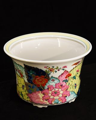 Vista Alegre - Cachepot "Tobbaco Leaf". Porcelain cachepot from the ‘Folha de Tabaco’ collection 