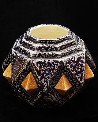 Vase Art Deco. Ceramic jug with octagonal body featuring triangular shapes and concave lozenges. 