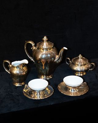 Thomas Germany - T&ecirc;te-&agrave;-T&ecirc;te. Silver-plated porcelain tea set (1950s) consisting of a coffee pot 