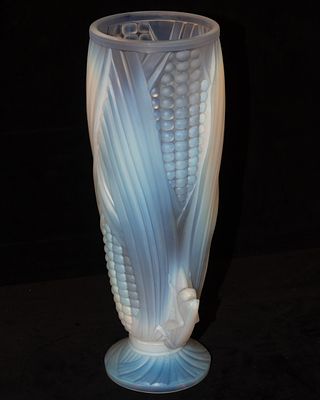 Etling - Art Deco Jug
Etling. Cylindrical Art Deco opalescent glass jar with corn cob body and two 