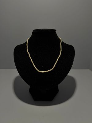 Colar de P&eacute;rolas . Colar de p&eacute;rolas (3mm) com fecho de ouro e prata cravejado de diamantes. Sem 