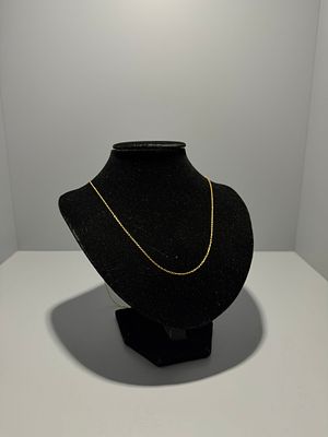 Fio de ouro em malha de fantasia. 
Com marcas de garantia. 
Sinais de uso. 
Peso: 4,6 g 